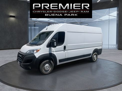 Used 2025 RAM ProMaster 2500 w/ Convenience Group FWD image 4