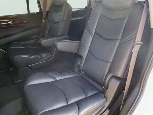 Used 2019 Cadillac Escalade Luxury image 19
