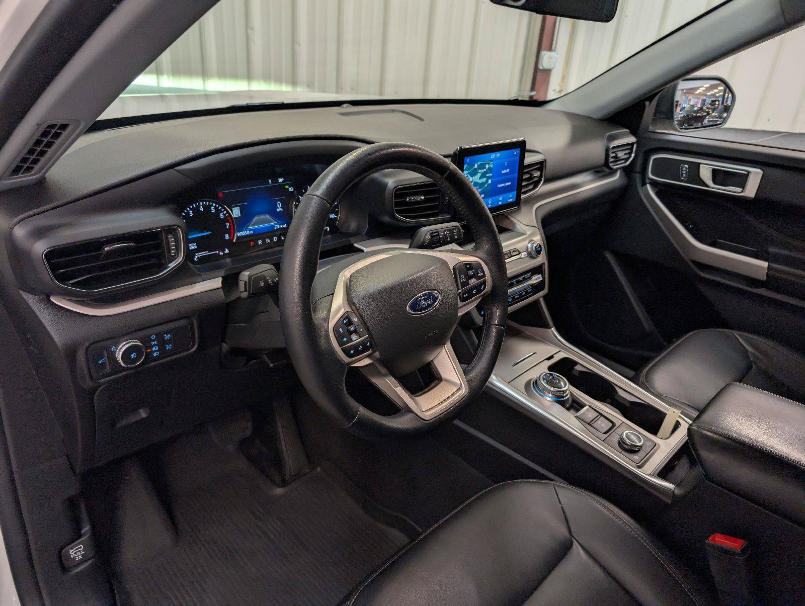 Used 2022 Ford Explorer XLT w/ Equipment Group 202A AWD/4WD image 4