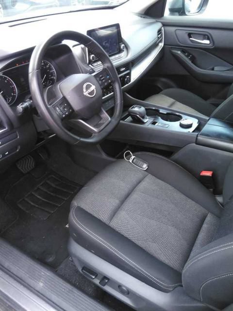 Used 2025 Nissan Rogue SV AWD/4WD image 3
