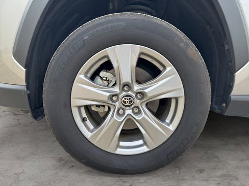 Used 2025 Toyota RAV4 XLE AWD/4WD image 9