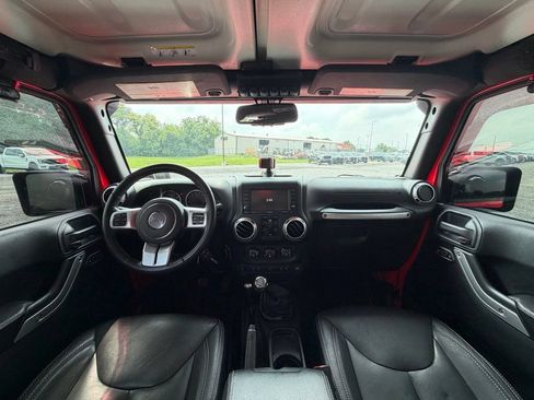 Used 2016 Jeep Wrangler Unlimited Rubicon w/ Dual Top Group AWD/4WD image 6