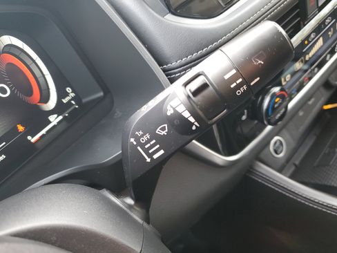 Certified 2021 Nissan Rogue Platinum image 23