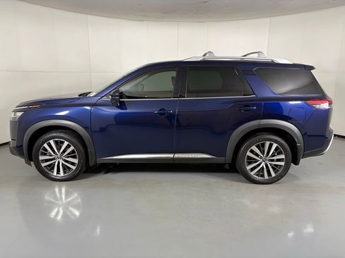 Used 2022 Nissan Pathfinder Platinum w/ Cargo Package image 5