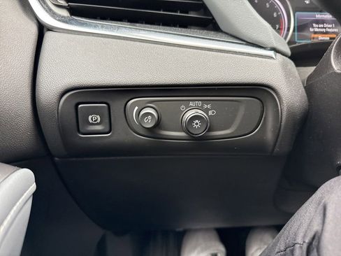 Used 2018 Buick Enclave Premium AWD/4WD image 26
