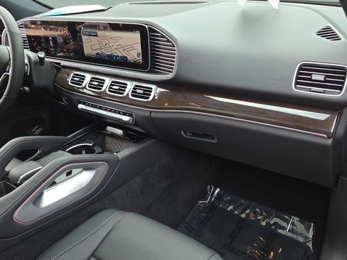 Used 2025 Mercedes-Benz GLE 450e 4MATIC image 16