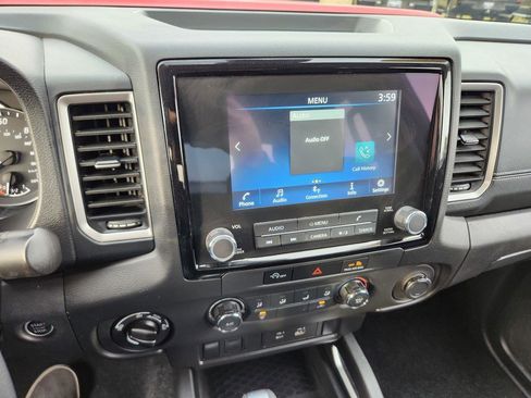 Used 2024 Nissan Frontier SV image 8