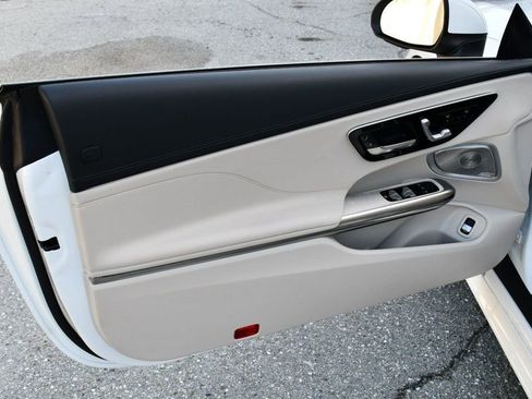 Used 2025 Mercedes-Benz CLE 300 4MATIC Cabriolet image 11