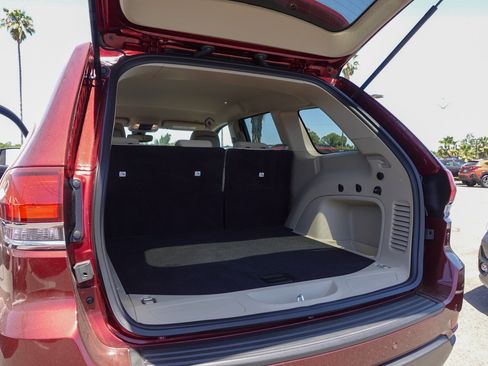 Used 2022 Jeep Grand Cherokee Laredo E RWD image 23