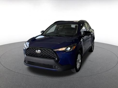 Used 2025 Toyota Corolla Cross LE image 5