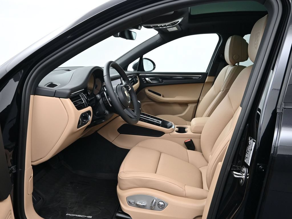 Used 2026 Porsche Macan AWD/4WD image 4