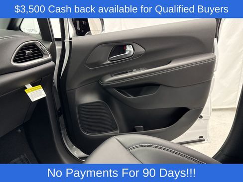 New 2026 Chrysler Pacifica Select image 23