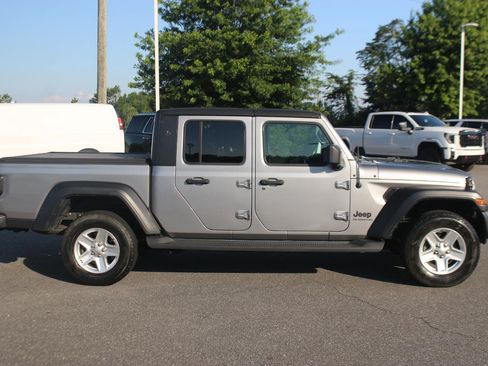 Used 2020 Jeep Gladiator Sport w/ Quick Order Package 24S AWD/4WD image 8