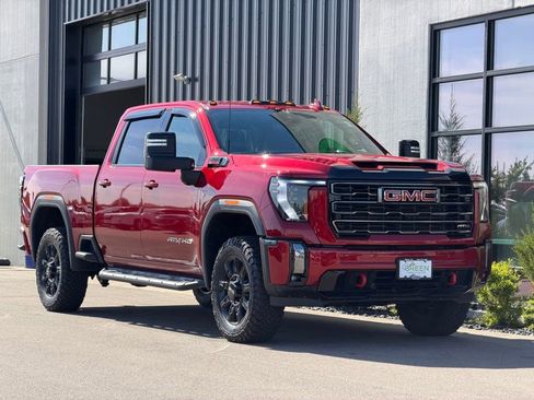 Used 2024 GMC Sierra 2500 AT4 w/ Technology Package AWD/4WD image 4