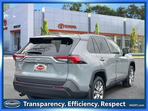 Certified 2021 Toyota RAV4 XLE Premium image 5