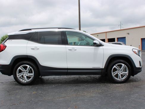 Used 2020 GMC Terrain SLE w/ GMC Pro Grade Package AWD/4WD image 3