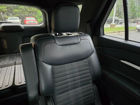 Used 2025 Ford Explorer ST-Line AWD/4WD image 14