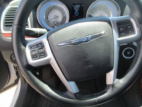 Used 2014 Chrysler 300 AWD w/ Driver Convenience Group image 12