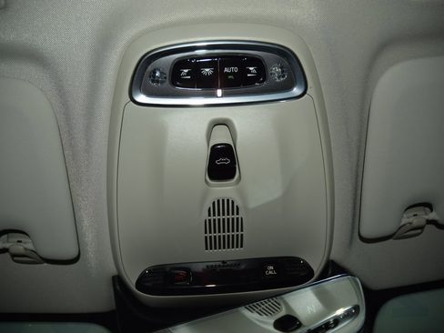 Used 2020 Volvo V60 T5 Momentum w/ Premium Package image 43