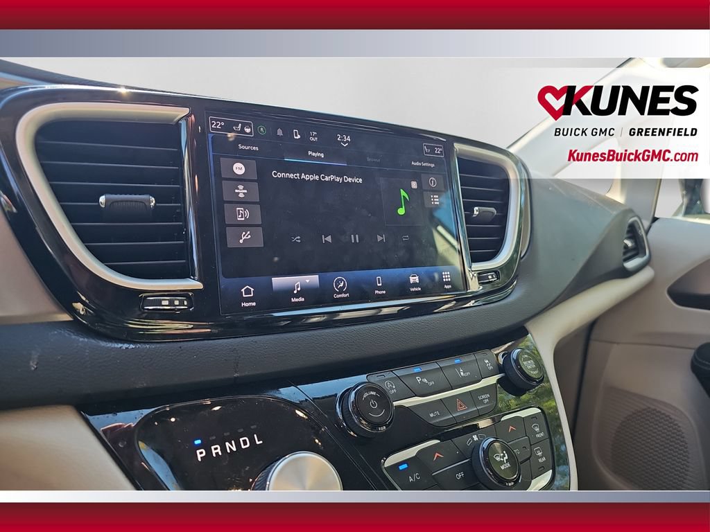 Used 2024 Chrysler Pacifica Touring-L FWD image 17