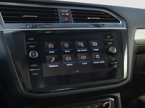 Used 2019 Volkswagen Tiguan SEL image 8