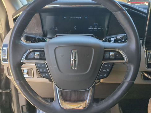 Used 2022 Lincoln Navigator Reserve image 13