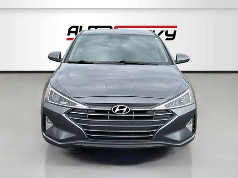 Used 2019 Hyundai Elantra SE FWD image 2