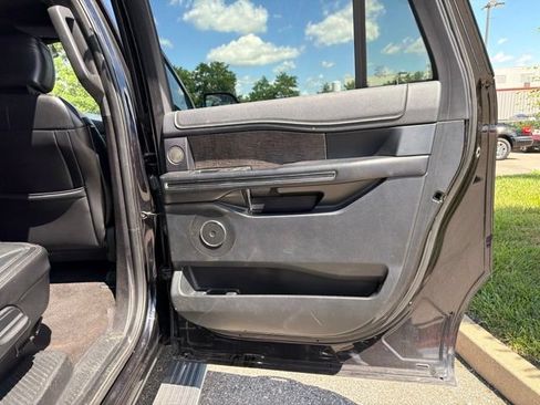Used 2019 Ford Expedition Max Limited RWD image 29