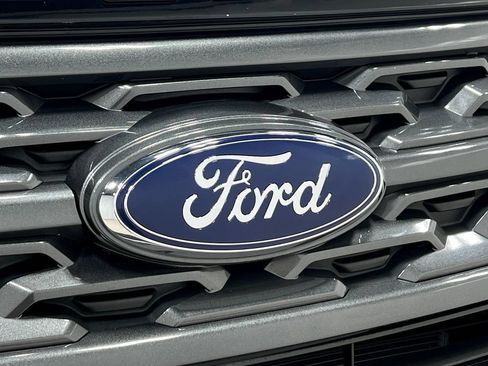 Used 2018 Ford Explorer XLT w/ Equipment Group 202A AWD/4WD image 43