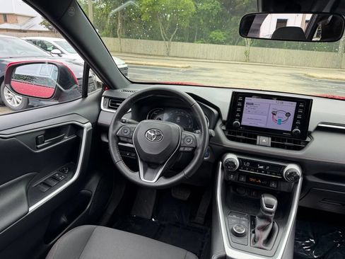 Used 2021 Toyota RAV4 SE w/ Weather & Moonroof Package AWD/4WD image 25
