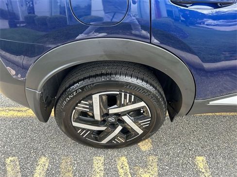 Certified 2025 Nissan Kicks SV image 12