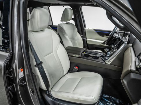 Used 2024 Lexus LX 600 4WD w/ Luxury Package image 23