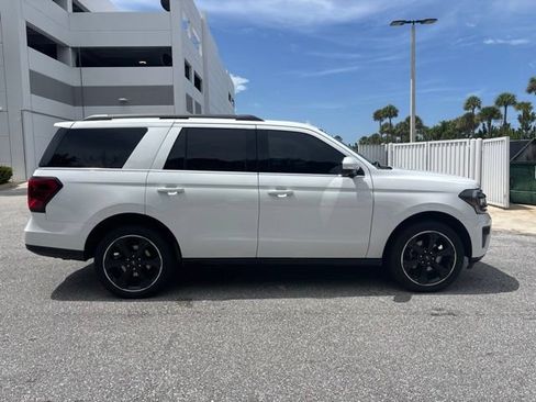 Used 2023 Ford Expedition Limited RWD image 2