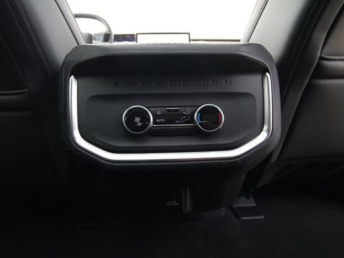 Used 2025 Ford Expedition Active image 39