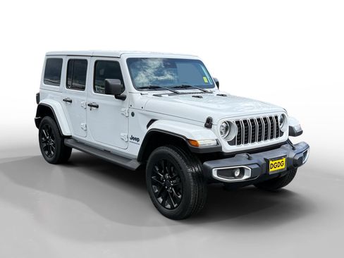 Used 2025 Jeep Wrangler Sahara 4xe image 7