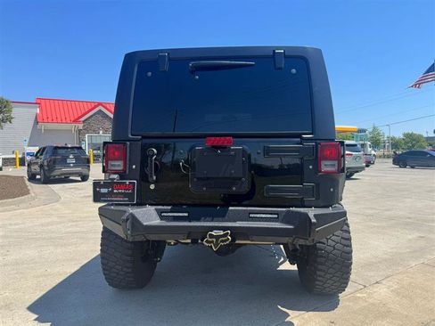 Used 2018 Jeep Wrangler Unlimited Rubicon w/ Connectivity Group AWD/4WD image 8