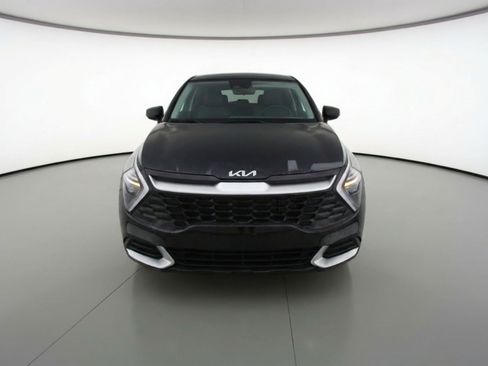 Used 2025 Kia Sportage LX image 2