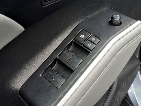 Used 2023 Toyota Highlander XLE FWD image 19