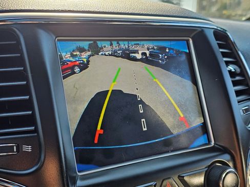 Used 2018 Jeep Grand Cherokee Limited w/ Luxury Group II image 18