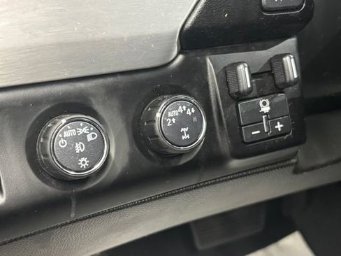 Used 2020 GMC Yukon XL SLT w/ Premium Edition AWD/4WD image 29