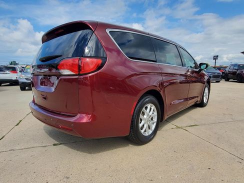 Used 2017 Chrysler Pacifica Touring FWD image 6