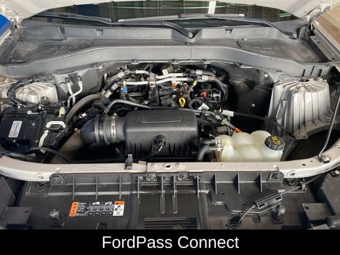 Used 2022 Ford Explorer XLT w/ Equipment Group 202A AWD/4WD image 23