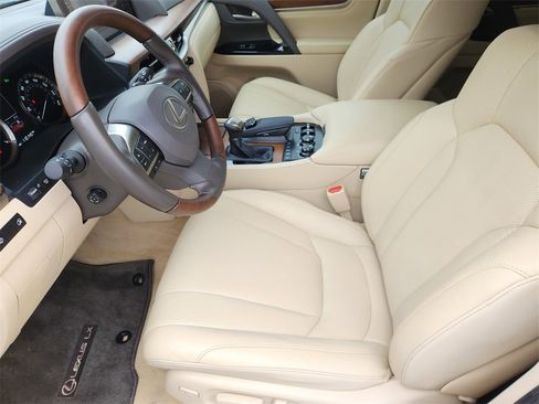 Used 2020 Lexus LX 570 4WD w/ Luxury Package image 12