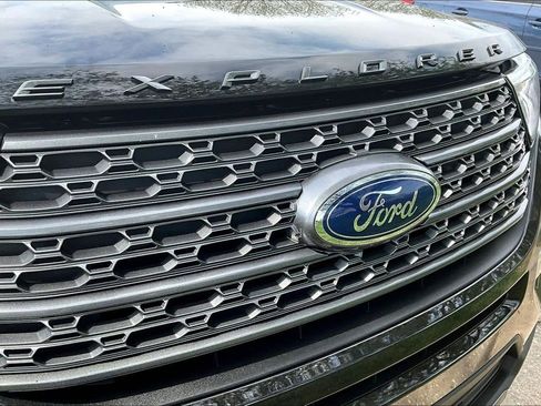 Used 2021 Ford Explorer XLT w/ Equipment Group 202A image 32