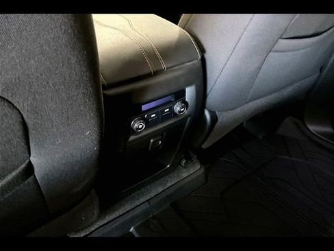 Used 2019 Chevrolet Traverse LT image 11