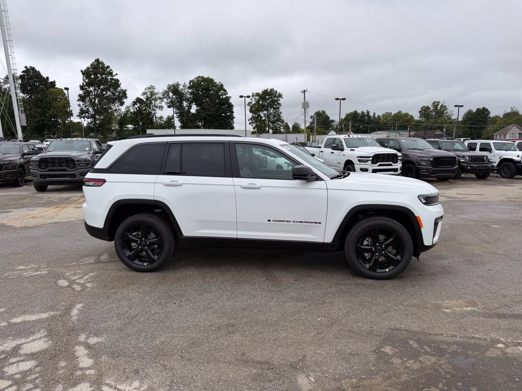 New 2027 Jeep Grand Cherokee Limited AWD/4WD image 5