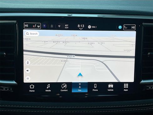 Used 2025 Chrysler Pacifica Limited image 13