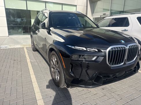 Used 2024 BMW X7 xDrive40i w/ Parking Assistance Package image 3