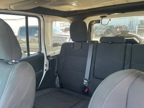 Used 2024 Jeep Wrangler Unlimited Rubicon 4xe AWD/4WD image 18