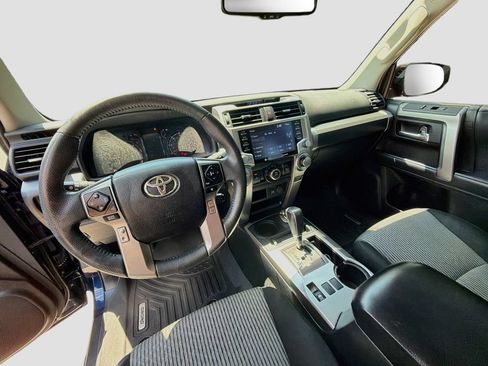 Used 2022 Toyota 4Runner SR5 AWD/4WD image 9